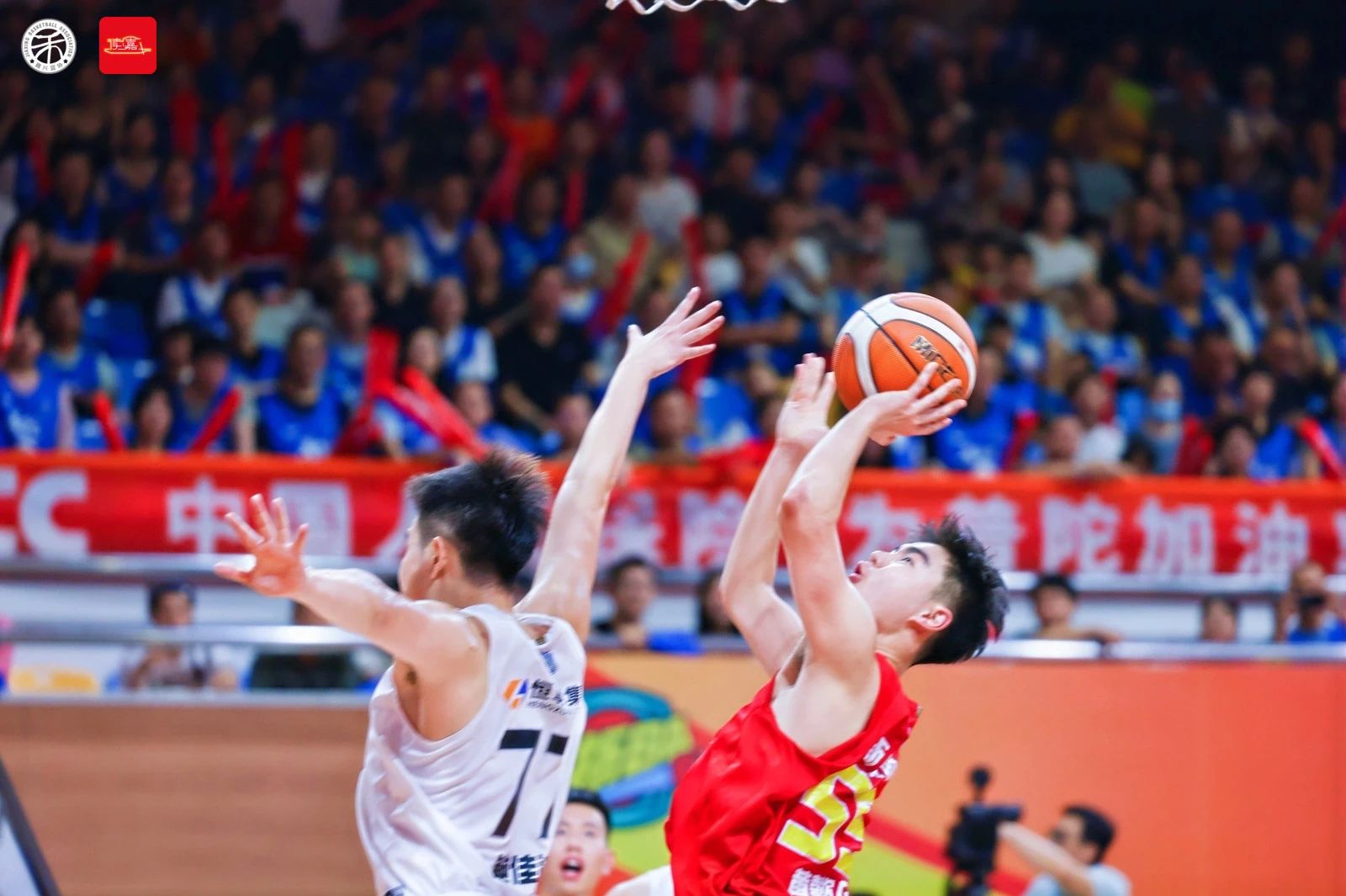 开元棋牌-中国篮球职业联赛赛场上演精彩对抗视频