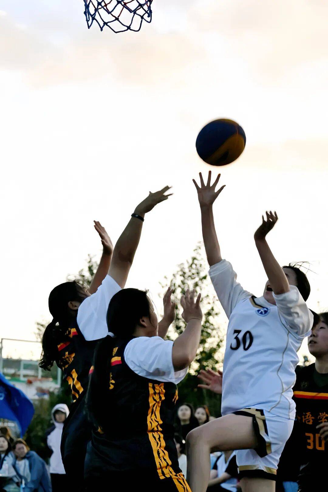 篮球场上的风采的句子